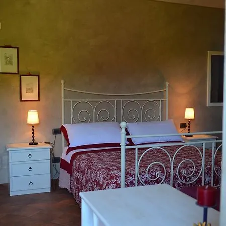 Casale Sambuceto Bed & Breakfast *