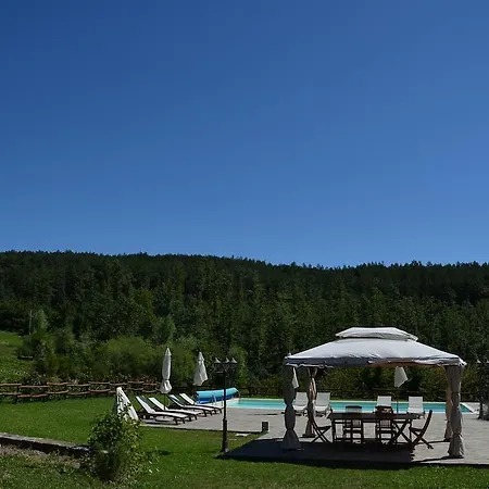 Casale Sambuceto Bed & Breakfast Compiano